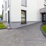 wunderschöne, ruhige und helle 4-Raumwohnung mit Gartenteil im Neubau in Holzhausen - Hauseingang barrierefrei wunderschöne, ruhige und helle 4-Raumwohnung mit Gartenteil im Neubau in Holzhausen -